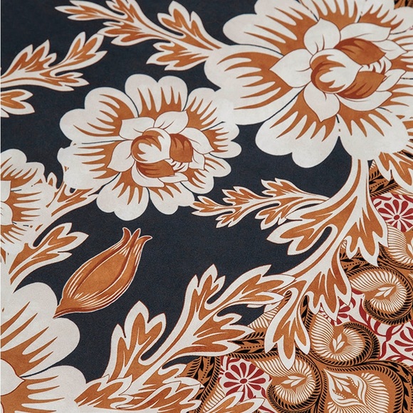 Sustainable Fera Drop
CINDER REVERSIBLE TOWEL - Picture 7 of 8